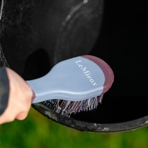 LeMieux LeMieux Bucket Brush in Powder Blue/Mallow