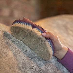LeMieux LeMieux Flexi Goats Hair Body Brush in Powder Blue