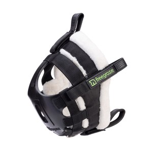 Shires Shires Freegraze Deluxe Airflow Detachable Grazing Muzzle in Black
