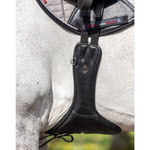 LeMieux LeMieux Gel-Tek Anatomic Stud Girth in Black