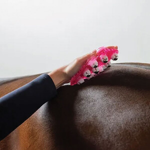 Epiony Epiony Massage Mitt in Pink